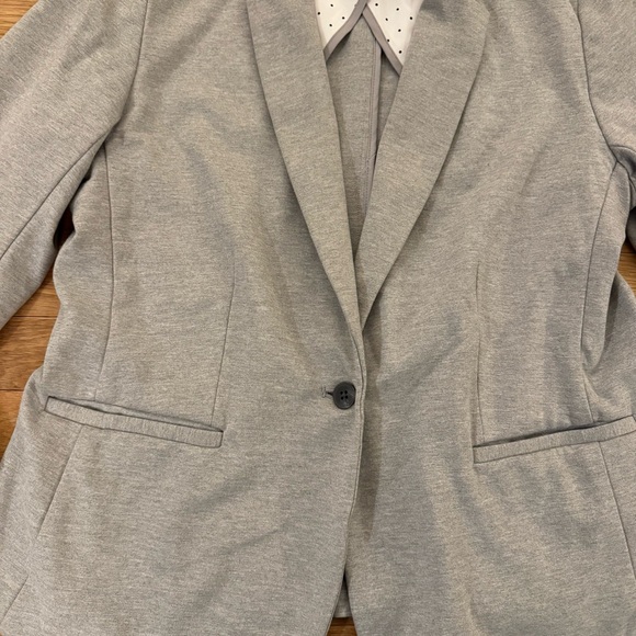 Old Navy gray heavier weight one button lapel jacket size large L
b59 - Picture 3 of 4